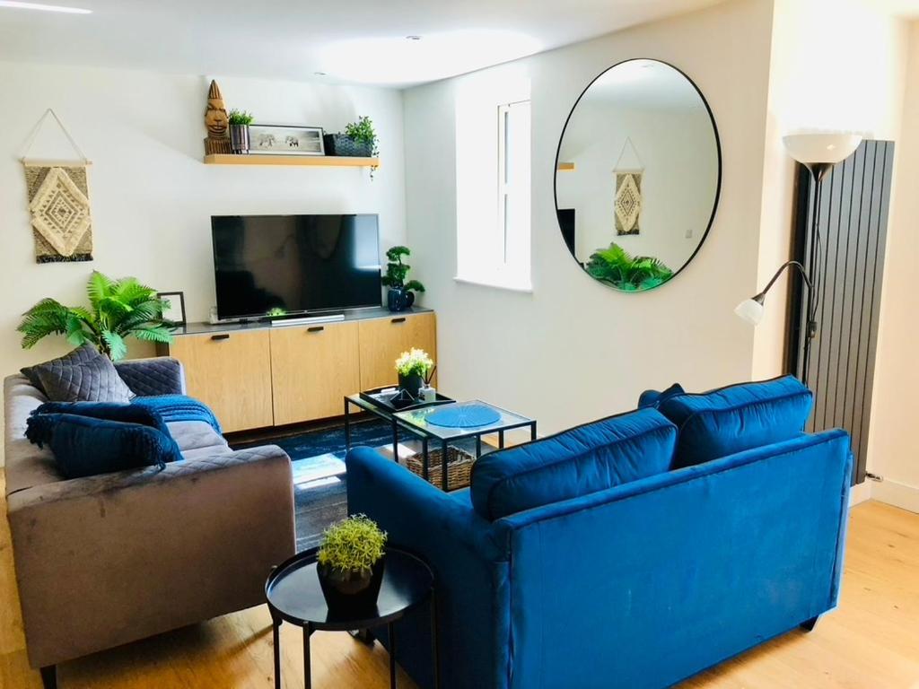 Вилла Modern Luxurious House With Parking And Garden Бат Экстерьер фото